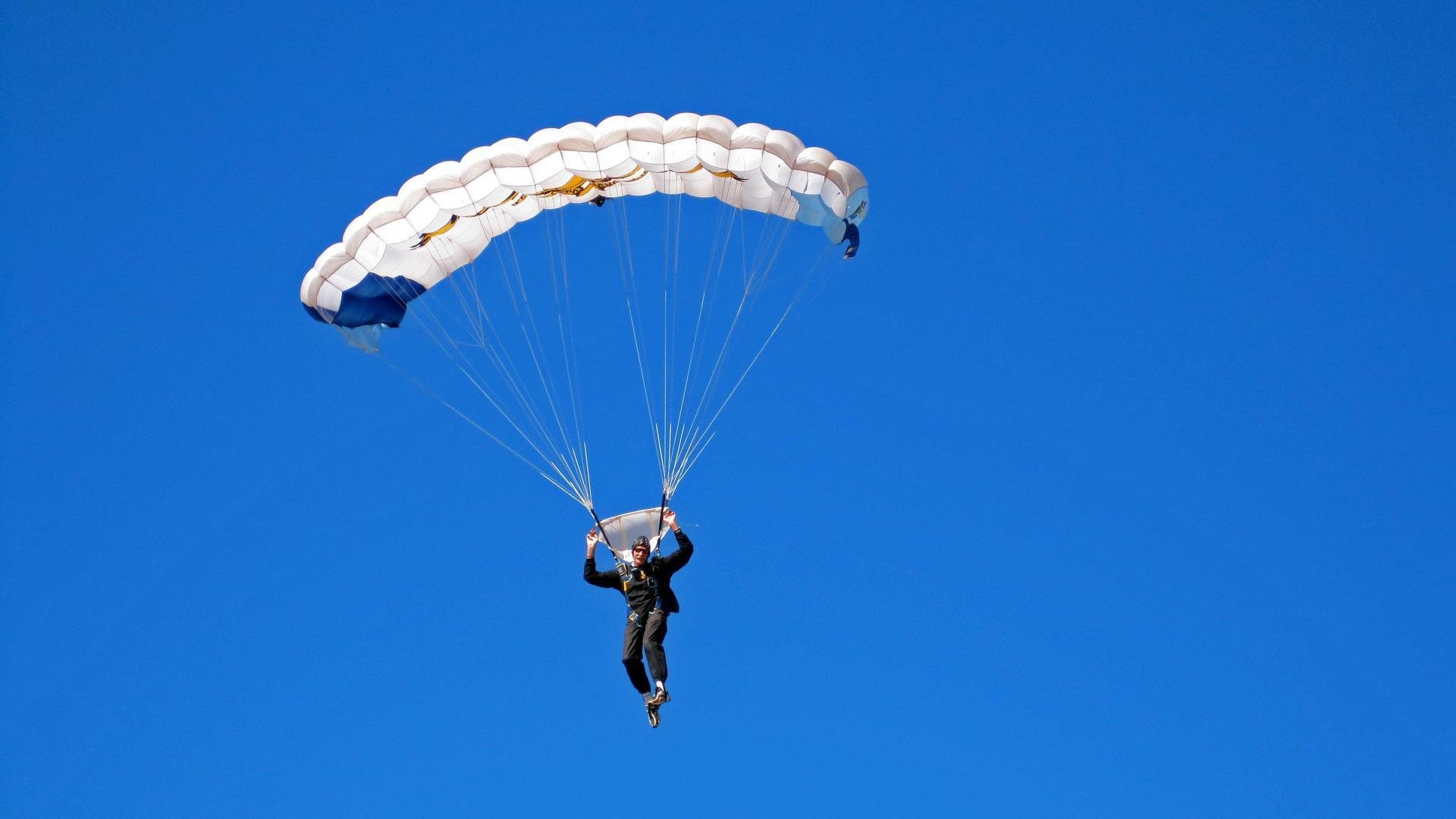 奥运火种未至，赛场先燃，努涅斯一箭点燃城市夜空
